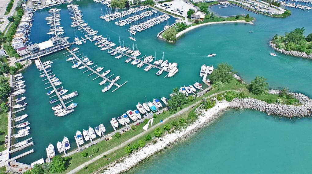 Basement Apartment In Luxury Beach House Toronto Exteriör bild