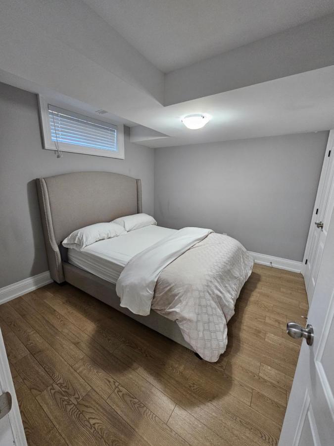 Basement Apartment In Luxury Beach House Toronto Exteriör bild