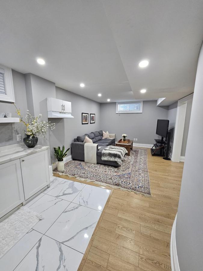 Basement Apartment In Luxury Beach House Toronto Exteriör bild