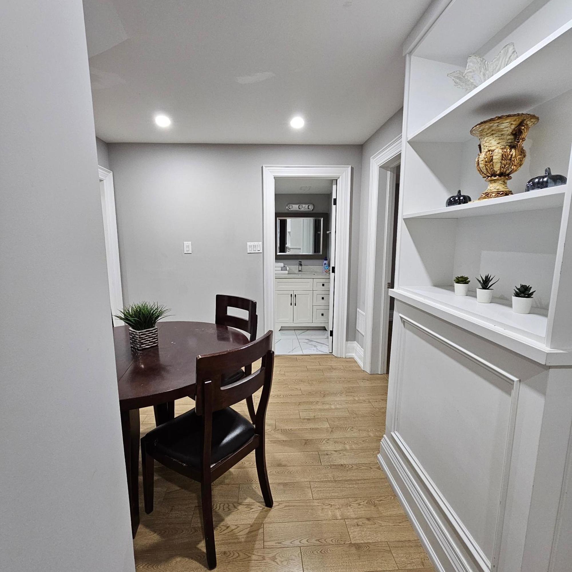 Basement Apartment In Luxury Beach House Toronto Exteriör bild