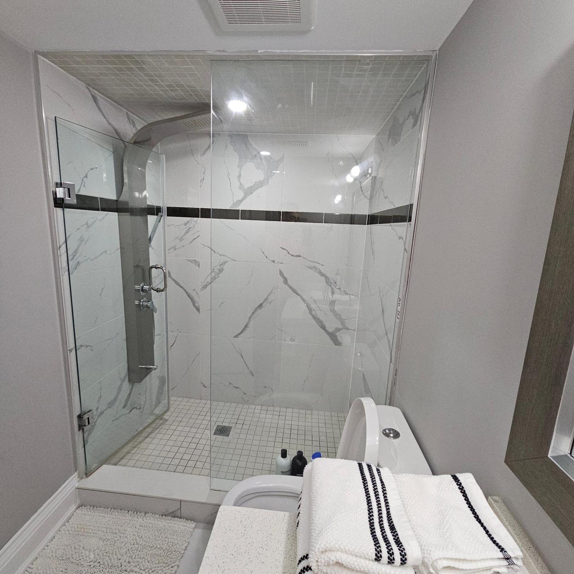 Basement Apartment In Luxury Beach House Toronto Exteriör bild